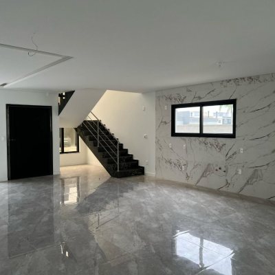 Casa Residencial com 390m², 4 quartos, 4 suítes, 4 garagens, no bairro Ingleses do Rio Vermelho em Florianópolis