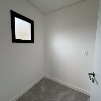 Casa Residencial com 390m², 4 quartos, 4 suítes, 4 garagens, no bairro Ingleses do Rio Vermelho em Florianópolis