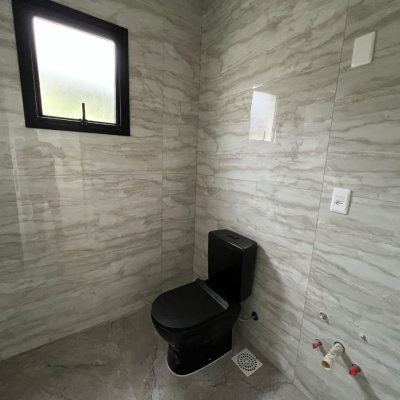 Casa Residencial com 390m², 4 quartos, 4 suítes, 4 garagens, no bairro Ingleses do Rio Vermelho em Florianópolis