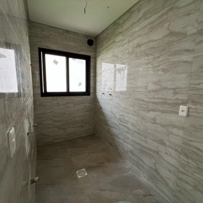 Casa Residencial com 390m², 4 quartos, 4 suítes, 4 garagens, no bairro Ingleses do Rio Vermelho em Florianópolis