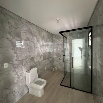 Casa Residencial com 390m², 4 quartos, 4 suítes, 4 garagens, no bairro Ingleses do Rio Vermelho em Florianópolis