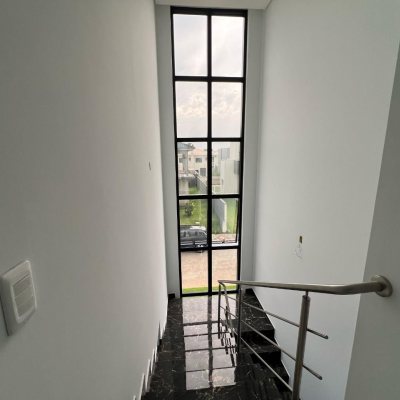 Casa Residencial com 390m², 4 quartos, 4 suítes, 4 garagens, no bairro Ingleses do Rio Vermelho em Florianópolis