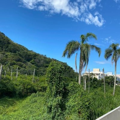 Apartamentos com 118m², 3 quartos, 1 suíte, 2 garagens, no bairro Ingleses do Rio Vermelho em Florianópolis