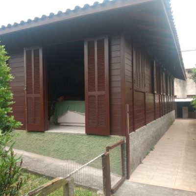 Casa Residencial com 106m², 3 quartos, 1 suíte, 3 garagens, no bairro São João do Rio Vermelho em Florianópolis