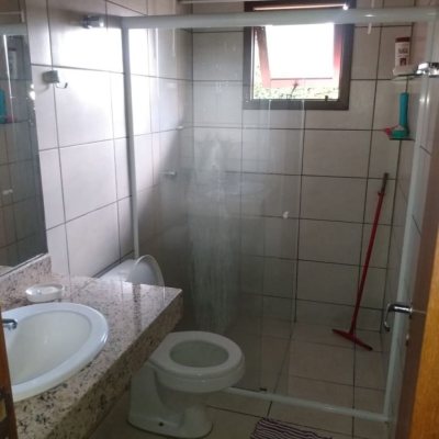 Casa Residencial com 106m², 3 quartos, 1 suíte, 3 garagens, no bairro São João do Rio Vermelho em Florianópolis