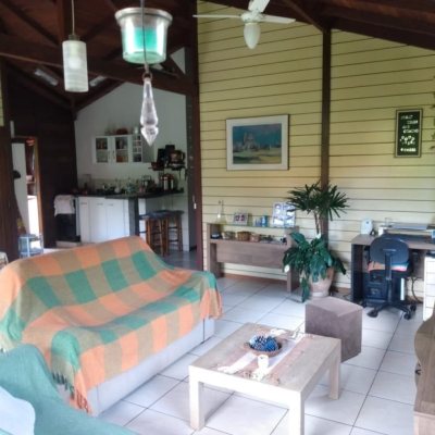 Casa Residencial com 106m², 3 quartos, 1 suíte, 3 garagens, no bairro São João do Rio Vermelho em Florianópolis