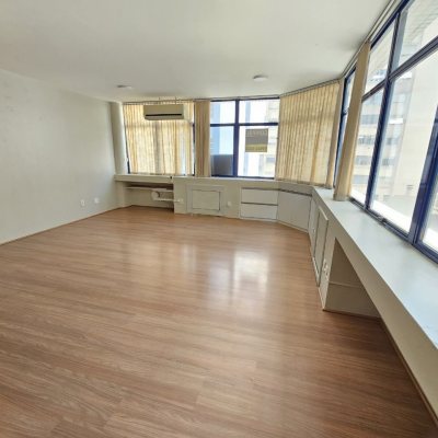 Sala com 49m², 1 garagem, no bairro Centro em Florianópolis