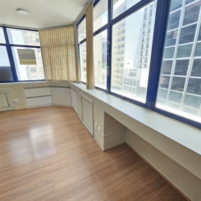 Sala com 49m², 1 garagem, no bairro Centro em Florianópolis