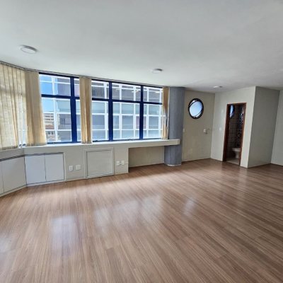 Sala com 49m², 1 garagem, no bairro Centro em Florianópolis