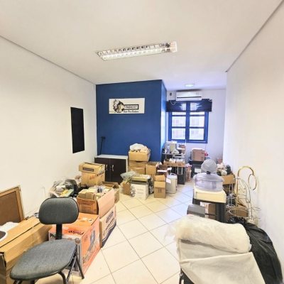 Sala com 26m², no bairro Centro em Florianópolis