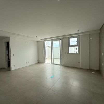 Apartamentos com 55m², 1 quarto, 1 garagem, no bairro Centro em Florianópolis