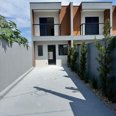 Casa Residencial com 99m², 2 quartos, 2 garagens, no bairro São João Do Rio Vermelho em Florianópolis