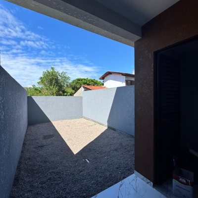 Casa Residencial com 99m², 2 quartos, 2 garagens, no bairro São João Do Rio Vermelho em Florianópolis