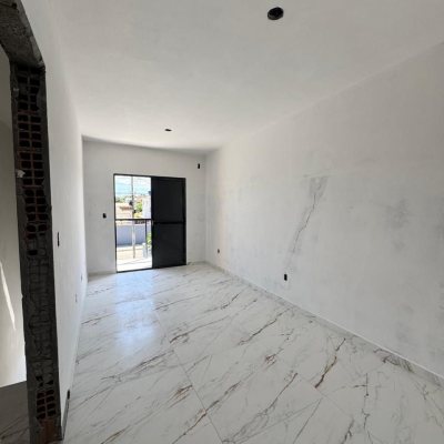 Casa Residencial com 99m², 2 quartos, 2 garagens, no bairro São João Do Rio Vermelho em Florianópolis