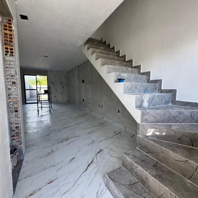 Casa Residencial com 99m², 2 quartos, 2 garagens, no bairro São João Do Rio Vermelho em Florianópolis