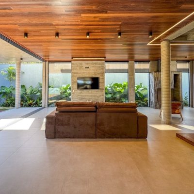 Casa em Condomínio com 492m², 5 quartos, 5 suítes, 4 garagens, no bairro Campeche em Florianópolis