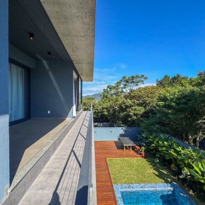 Casa em Condomínio com 492m², 5 quartos, 5 suítes, 4 garagens, no bairro Campeche em Florianópolis