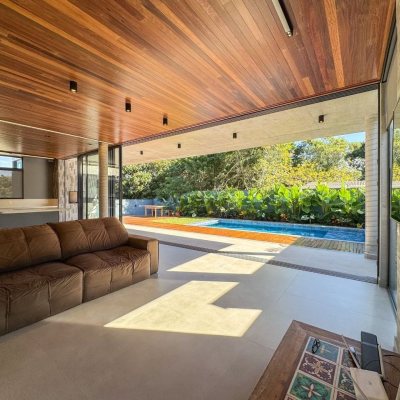 Casa em Condomínio com 492m², 5 quartos, 5 suítes, 4 garagens, no bairro Campeche em Florianópolis