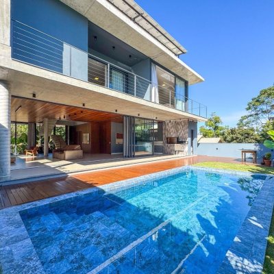 Casa em Condomínio com 492m², 5 quartos, 5 suítes, 4 garagens, no bairro Campeche em Florianópolis