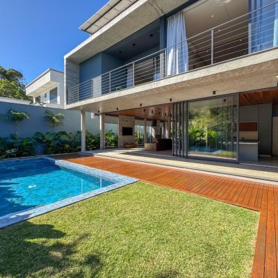 Casa em Condomínio com 492m², 5 quartos, 5 suítes, 4 garagens, no bairro Campeche em Florianópolis