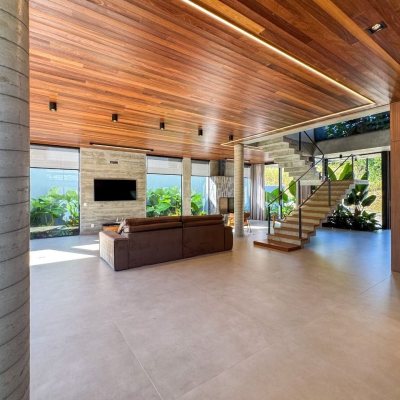Casa em Condomínio com 492m², 5 quartos, 5 suítes, 4 garagens, no bairro Campeche em Florianópolis