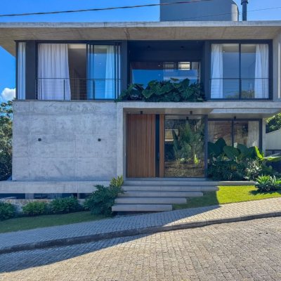Casa em Condomínio com 492m², 5 quartos, 5 suítes, 4 garagens, no bairro Campeche em Florianópolis