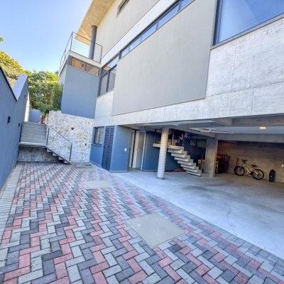 Casa em Condomínio com 492m², 5 quartos, 5 suítes, 4 garagens, no bairro Campeche em Florianópolis