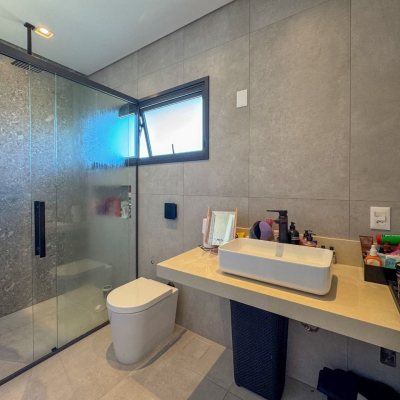 Casa em Condomínio com 492m², 5 quartos, 5 suítes, 4 garagens, no bairro Campeche em Florianópolis