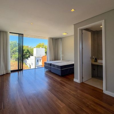 Casa em Condomínio com 492m², 5 quartos, 5 suítes, 4 garagens, no bairro Campeche em Florianópolis