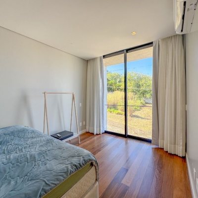 Casa em Condomínio com 492m², 5 quartos, 5 suítes, 4 garagens, no bairro Campeche em Florianópolis