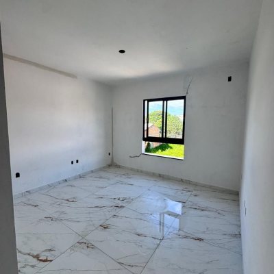 Casa Residencial com 105m², 2 quartos, 2 garagens, no bairro São João Do Rio Vermelho em Florianópolis