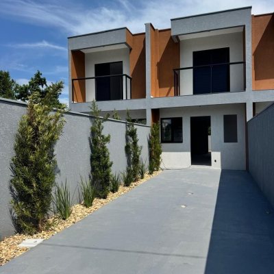 Casa Residencial com 105m², 2 quartos, 2 garagens, no bairro São João Do Rio Vermelho em Florianópolis