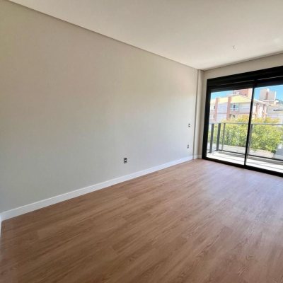 Casa Residencial com 215m², 4 quartos, 2 suítes, 2 garagens, no bairro Ingleses do Rio Vermelho em Florianópolis