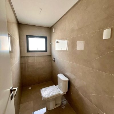 Casa Residencial com 215m², 4 quartos, 2 suítes, 2 garagens, no bairro Ingleses do Rio Vermelho em Florianópolis