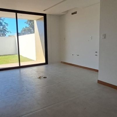 Casa Residencial com 126m², 3 quartos, 1 suíte, 2 garagens, no bairro Campeche em Florianópolis