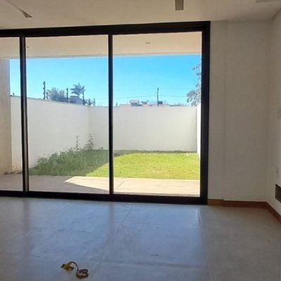 Casa Residencial com 120m², 3 quartos, 1 suíte, 1 garagem, no bairro Campeche em Florianópolis