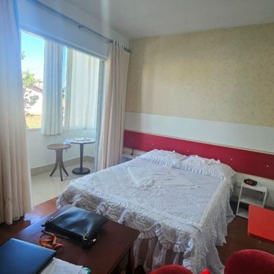 Casa Residencial com 171m², 6 quartos, 1 suíte, 3 garagens, no bairro Canasvieiras em Florianópolis