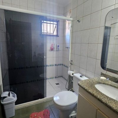 Casa Residencial com 171m², 6 quartos, 1 suíte, 3 garagens, no bairro Canasvieiras em Florianópolis