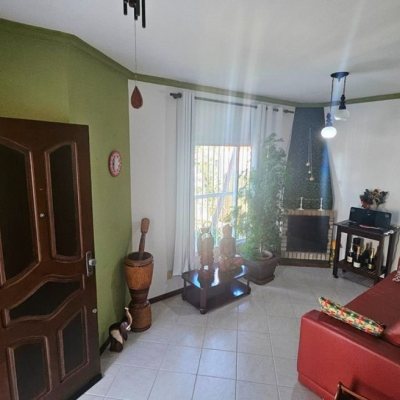 Casa Residencial com 171m², 6 quartos, 1 suíte, 3 garagens, no bairro Canasvieiras em Florianópolis
