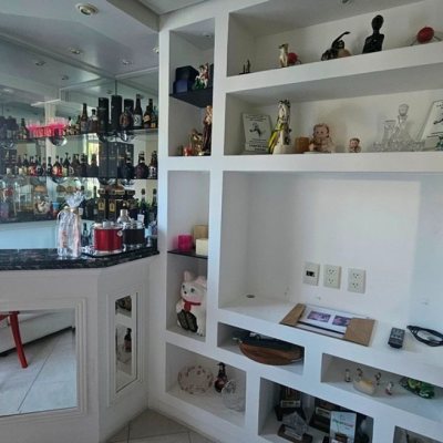 Casa Residencial com 171m², 6 quartos, 1 suíte, 3 garagens, no bairro Canasvieiras em Florianópolis