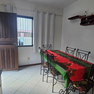 Casa Residencial com 171m², 6 quartos, 1 suíte, 3 garagens, no bairro Canasvieiras em Florianópolis