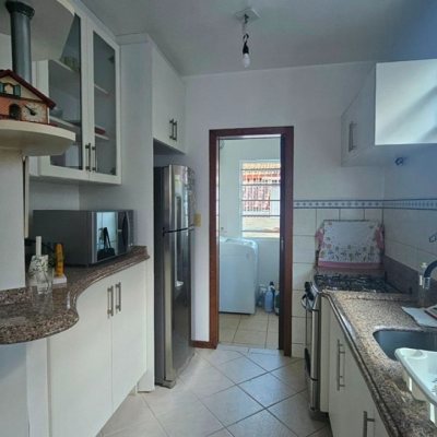 Casa Residencial com 171m², 6 quartos, 1 suíte, 3 garagens, no bairro Canasvieiras em Florianópolis