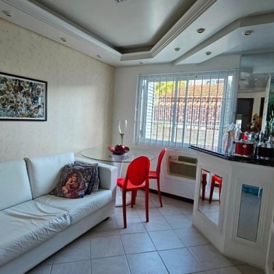 Casa Residencial com 171m², 6 quartos, 1 suíte, 3 garagens, no bairro Canasvieiras em Florianópolis