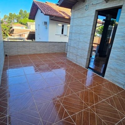 Casa Residencial com 171m², 6 quartos, 1 suíte, 3 garagens, no bairro Canasvieiras em Florianópolis