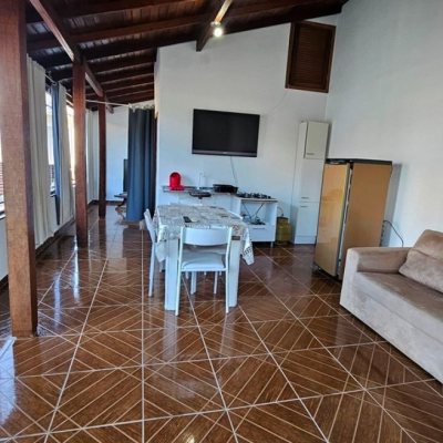 Casa Residencial com 171m², 6 quartos, 1 suíte, 3 garagens, no bairro Canasvieiras em Florianópolis