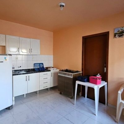 Casa Residencial com 171m², 6 quartos, 1 suíte, 3 garagens, no bairro Canasvieiras em Florianópolis