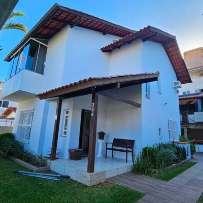 Casa Residencial com 171m², 6 quartos, 1 suíte, 3 garagens, no bairro Canasvieiras em Florianópolis
