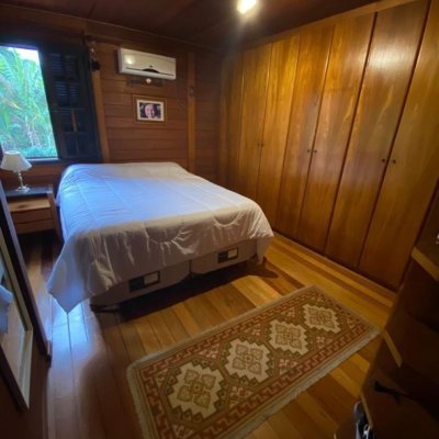 Casa em Condomínio com 200m², 3 quartos, 1 suíte, 2 garagens, no bairro cacupé em Florianópolis