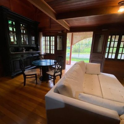 Casa em Condomínio com 200m², 3 quartos, 1 suíte, 2 garagens, no bairro cacupé em Florianópolis