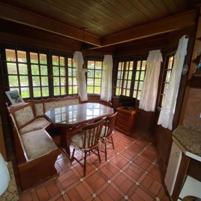 Casa em Condomínio com 200m², 3 quartos, 1 suíte, 2 garagens, no bairro cacupé em Florianópolis